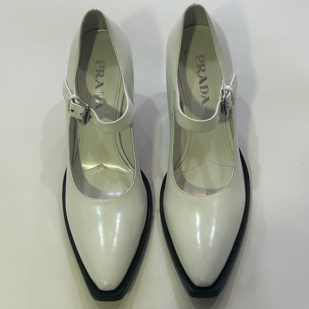 PRADA PATENT LEATHER MARY JANES PUMPS 38.5